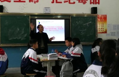 赞颂老师的作文(赞美老师的作文800字高中生)