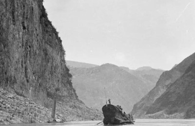 天低吴楚(天低吴楚眼空无物)