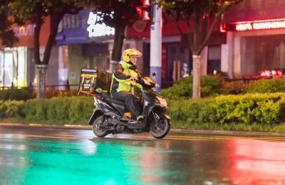 雨天是放声哭泣的时间(雨天是放声哭泣的时间原唱)