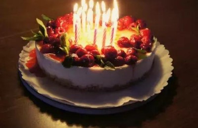 适合自己生日发的唯美句子(适合自己生日发的唯美句子图片)