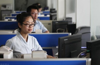 银行职员(银行职员一个月工资多少)